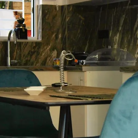 Cozy Nest In The Vibrant Center