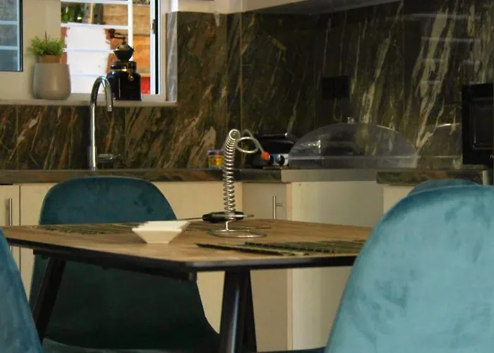 Cozy Nest In The Vibrant Center